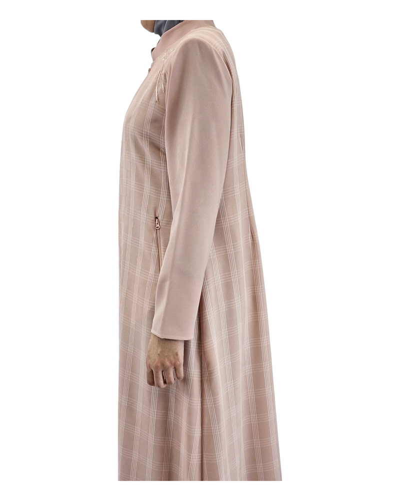 Leila Pardesu Abaya