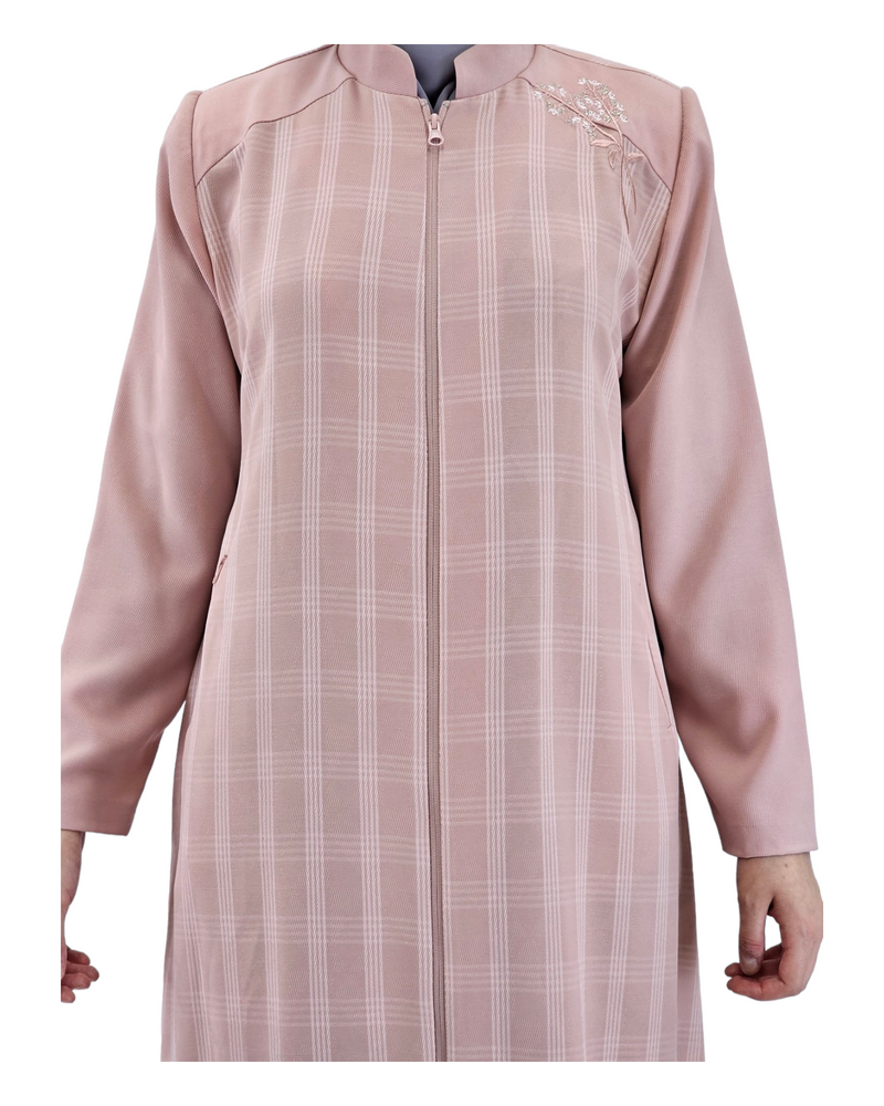 Leila Pardesu Abaya